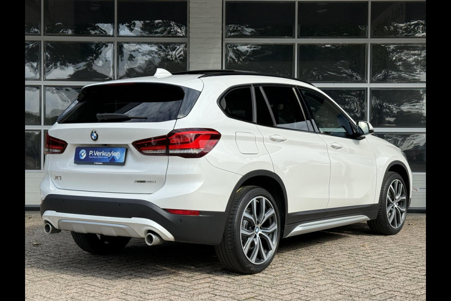 BMW X1 xDrive25i X LINE | PANORAMA | NAVIGATIE PLUS | STOELVERWARMING | CAMERA | HEAD UP |