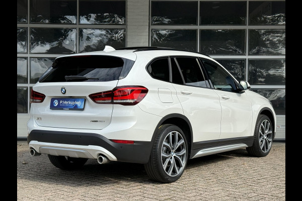 BMW X1 xDrive25i X LINE | PANORAMA | NAVIGATIE PLUS | STOELVERWARMING | CAMERA | HEAD UP |
