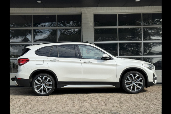 BMW X1 xDrive25i X LINE | PANORAMA | NAVIGATIE PLUS | STOELVERWARMING | CAMERA | HEAD UP |