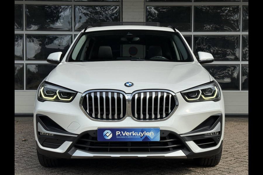 BMW X1 xDrive25i X LINE | PANORAMA | NAVIGATIE PLUS | STOELVERWARMING | CAMERA | HEAD UP |