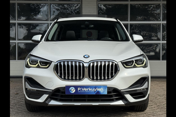 BMW X1 xDrive25i X LINE | PANORAMA | NAVIGATIE PLUS | STOELVERWARMING | CAMERA | HEAD UP |
