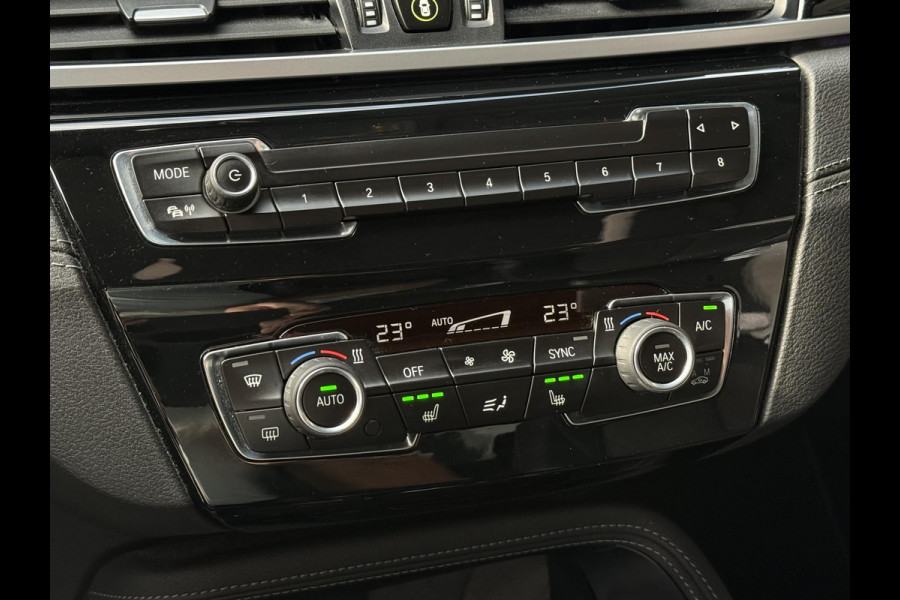 BMW X1 xDrive25i X LINE | PANORAMA | NAVIGATIE PLUS | STOELVERWARMING | CAMERA | HEAD UP |