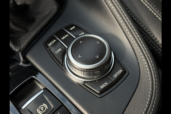 BMW X1 xDrive25i X LINE | PANORAMA | NAVIGATIE PLUS | STOELVERWARMING | CAMERA | HEAD UP |