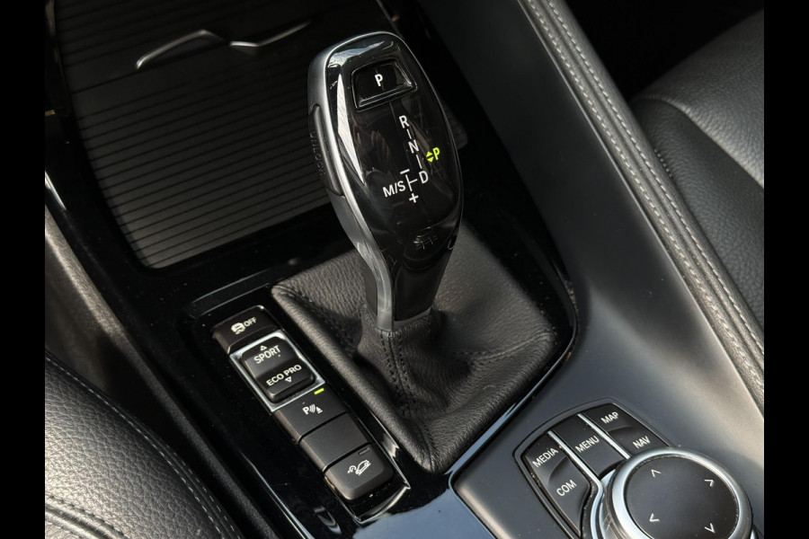 BMW X1 xDrive25i X LINE | PANORAMA | NAVIGATIE PLUS | STOELVERWARMING | CAMERA | HEAD UP |