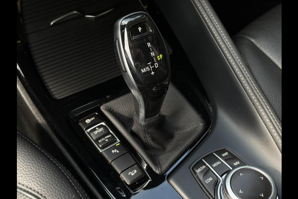 BMW X1 xDrive25i X LINE | PANORAMA | NAVIGATIE PLUS | STOELVERWARMING | CAMERA | HEAD UP |