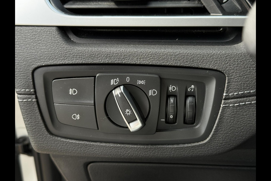 BMW X1 xDrive25i X LINE | PANORAMA | NAVIGATIE PLUS | STOELVERWARMING | CAMERA | HEAD UP |