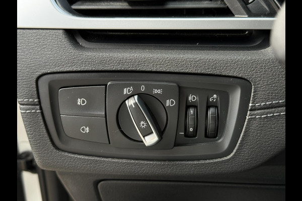 BMW X1 xDrive25i X LINE | PANORAMA | NAVIGATIE PLUS | STOELVERWARMING | CAMERA | HEAD UP |