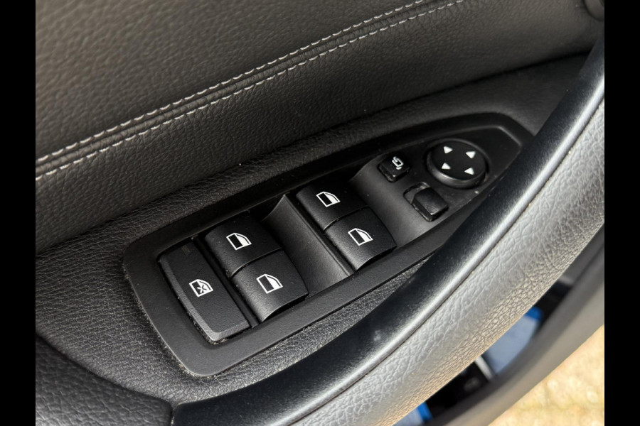 BMW X1 xDrive25i X LINE | PANORAMA | NAVIGATIE PLUS | STOELVERWARMING | CAMERA | HEAD UP |