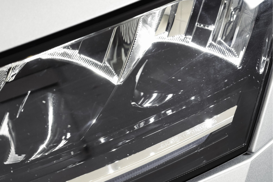 Škoda Octavia Combi 1.4 TSI iV PHEV Business Edition Plus | Org. NL | Afn. Trekhaak | Apple CarPlay | ACC | Navi | Stoel- & Stuurverwarming | PDC V+A | Camera | 18" |
