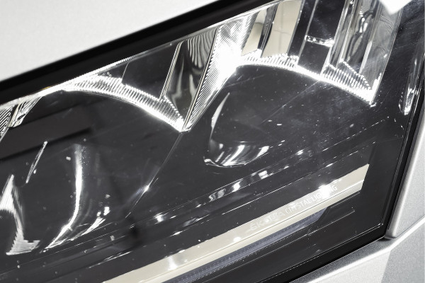 Škoda Octavia Combi 1.4 TSI iV PHEV Business Edition Plus | Org. NL | Afn. Trekhaak | Apple CarPlay | ACC | Navi | Stoel- & Stuurverwarming | PDC V+A | Camera | 18" |