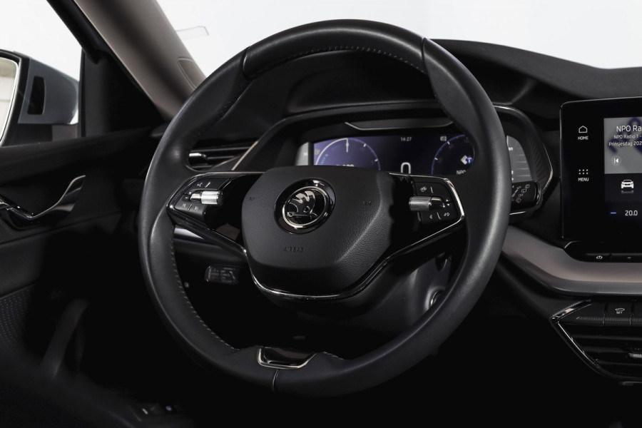 Škoda Octavia Combi 1.4 TSI iV PHEV Business Edition Plus | Org. NL | Afn. Trekhaak | Apple CarPlay | ACC | Navi | Stoel- & Stuurverwarming | PDC V+A | Camera | 18" |