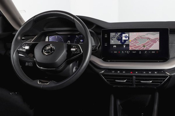 Škoda Octavia Combi 1.4 TSI iV PHEV Business Edition Plus | Org. NL | Afn. Trekhaak | Apple CarPlay | ACC | Navi | Stoel- & Stuurverwarming | PDC V+A | Camera | 18" |