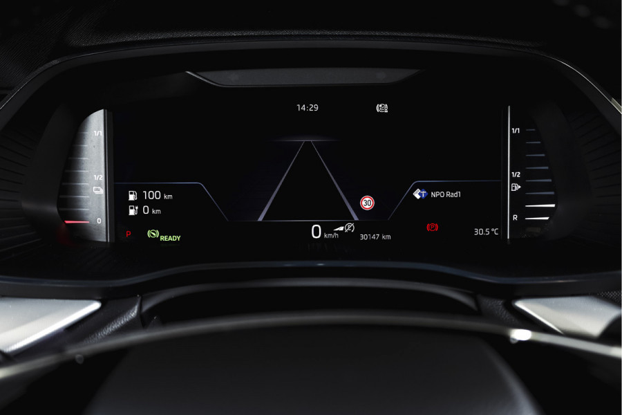 Škoda Octavia Combi 1.4 TSI iV PHEV Business Edition Plus | Org. NL | Afn. Trekhaak | Apple CarPlay | ACC | Navi | Stoel- & Stuurverwarming | PDC V+A | Camera | 18" |
