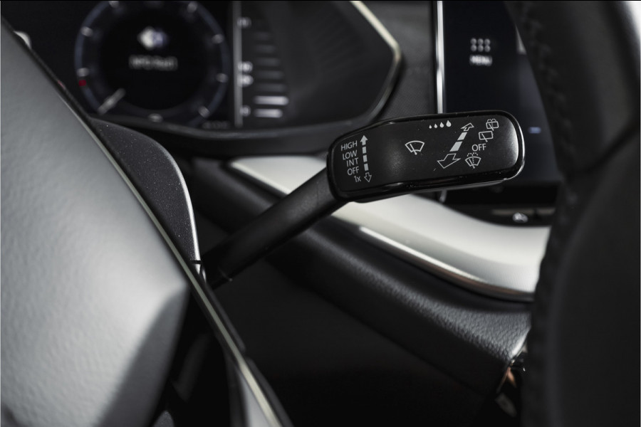 Škoda Octavia Combi 1.4 TSI iV PHEV Business Edition Plus | Org. NL | Afn. Trekhaak | Apple CarPlay | ACC | Navi | Stoel- & Stuurverwarming | PDC V+A | Camera | 18" |
