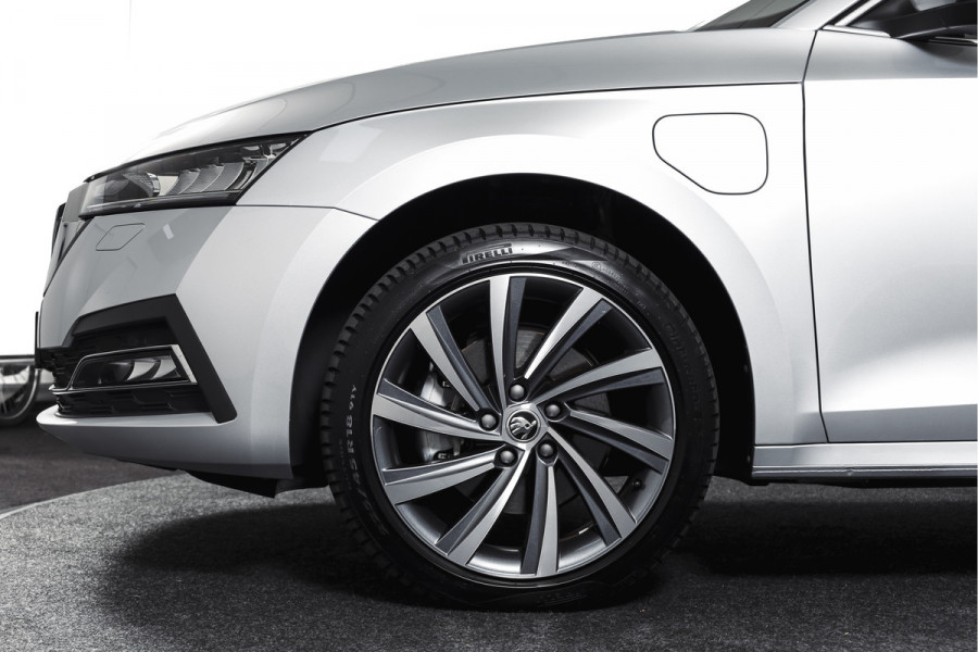 Škoda Octavia Combi 1.4 TSI iV PHEV Business Edition Plus | Org. NL | Afn. Trekhaak | Apple CarPlay | ACC | Navi | Stoel- & Stuurverwarming | PDC V+A | Camera | 18" |