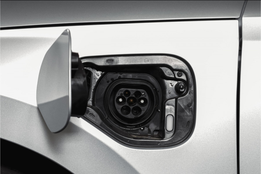 Škoda Octavia Combi 1.4 TSI iV PHEV Business Edition Plus | Org. NL | Afn. Trekhaak | Apple CarPlay | ACC | Navi | Stoel- & Stuurverwarming | PDC V+A | Camera | 18" |
