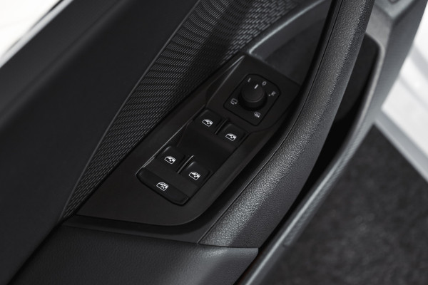 Škoda Octavia Combi 1.4 TSI iV PHEV Business Edition Plus | Org. NL | Afn. Trekhaak | Apple CarPlay | ACC | Navi | Stoel- & Stuurverwarming | PDC V+A | Camera | 18" |
