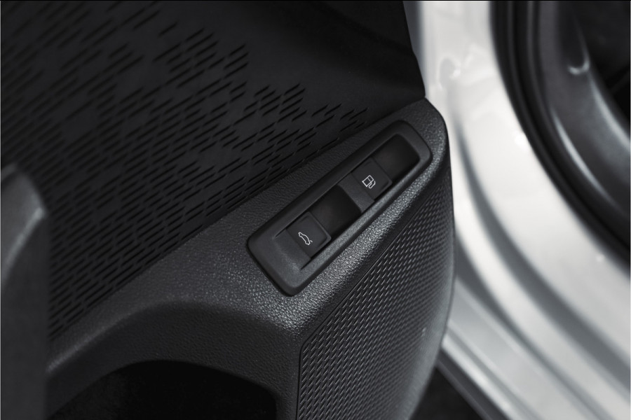 Škoda Octavia Combi 1.4 TSI iV PHEV Business Edition Plus | Org. NL | Afn. Trekhaak | Apple CarPlay | ACC | Navi | Stoel- & Stuurverwarming | PDC V+A | Camera | 18" |