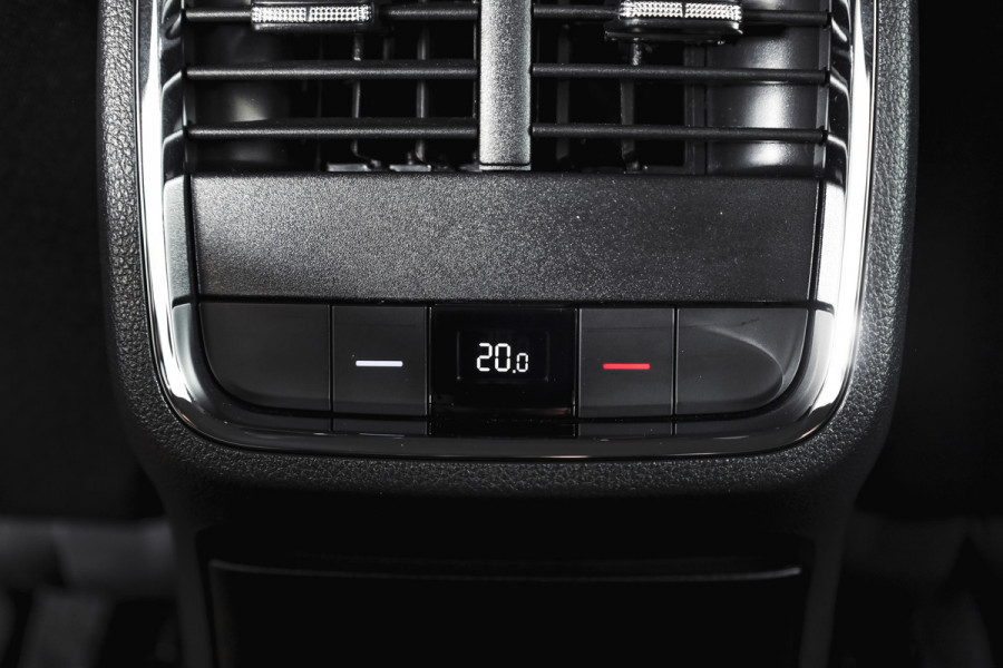 Škoda Octavia Combi 1.4 TSI iV PHEV Business Edition Plus | Org. NL | Afn. Trekhaak | Apple CarPlay | ACC | Navi | Stoel- & Stuurverwarming | PDC V+A | Camera | 18" |