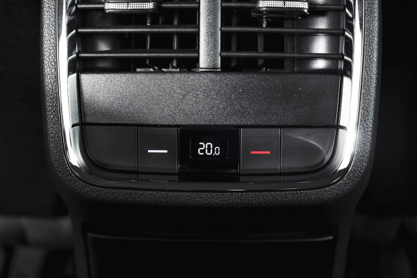Škoda Octavia Combi 1.4 TSI iV PHEV Business Edition Plus | Org. NL | Afn. Trekhaak | Apple CarPlay | ACC | Navi | Stoel- & Stuurverwarming | PDC V+A | Camera | 18" |