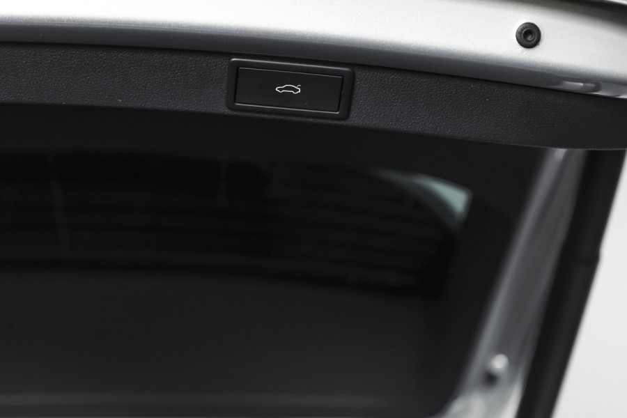 Škoda Octavia Combi 1.4 TSI iV PHEV Business Edition Plus | Org. NL | Afn. Trekhaak | Apple CarPlay | ACC | Navi | Stoel- & Stuurverwarming | PDC V+A | Camera | 18" |