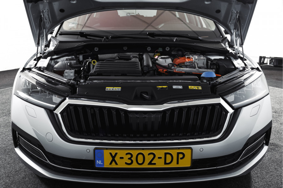 Škoda Octavia Combi 1.4 TSI iV PHEV Business Edition Plus | Org. NL | Afn. Trekhaak | Apple CarPlay | ACC | Navi | Stoel- & Stuurverwarming | PDC V+A | Camera | 18" |