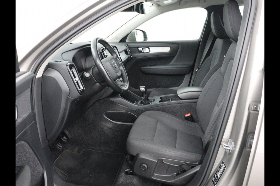Volvo XC40 1.5 T2 Business Pro | 1e eigenaar | Trekhaak | Carplay | Navigatie | Adaptive cruise | Side Assist | Full LED | Climate control | Keyless | Parkeerhulp | Bluetooth | 19'' lichtmetalen velgen