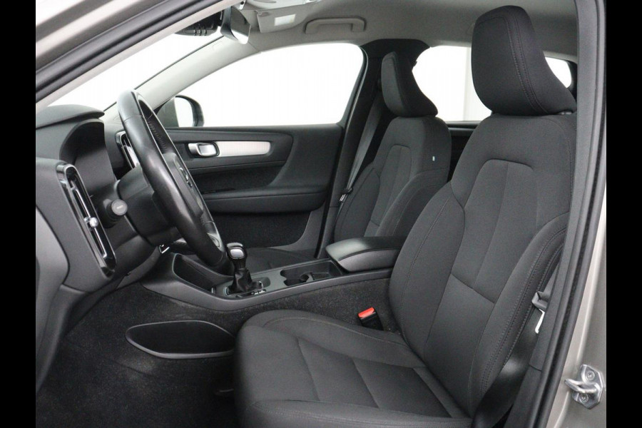 Volvo XC40 1.5 T2 Business Pro | 1e eigenaar | Trekhaak | Carplay | Navigatie | Adaptive cruise | Side Assist | Full LED | Climate control | Keyless | Parkeerhulp | Bluetooth | 19'' lichtmetalen velgen