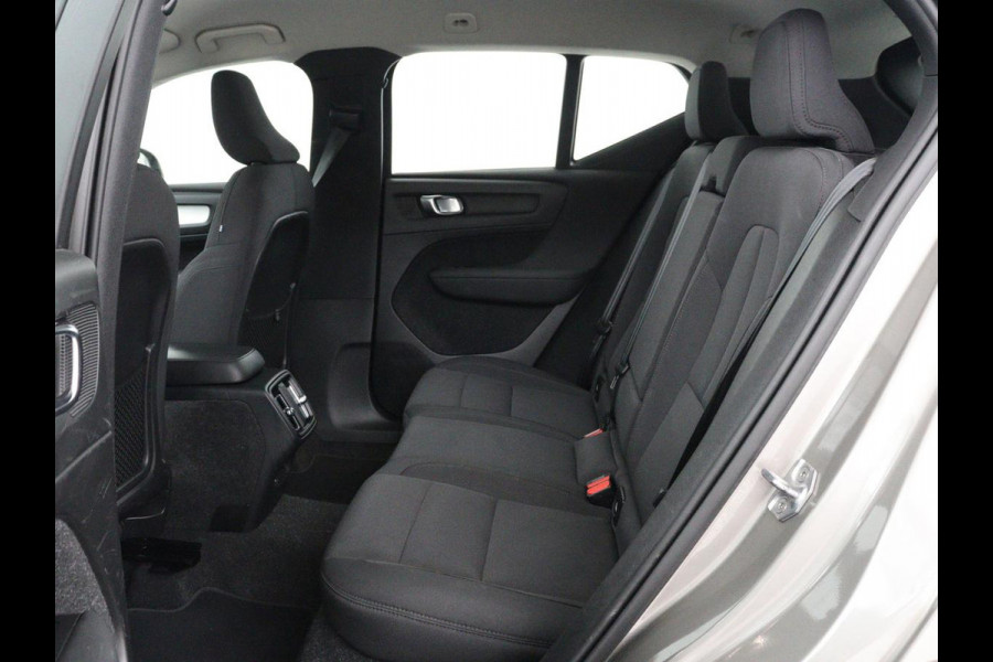 Volvo XC40 1.5 T2 Business Pro | 1e eigenaar | Trekhaak | Carplay | Navigatie | Adaptive cruise | Side Assist | Full LED | Climate control | Keyless | Parkeerhulp | Bluetooth | 19'' lichtmetalen velgen