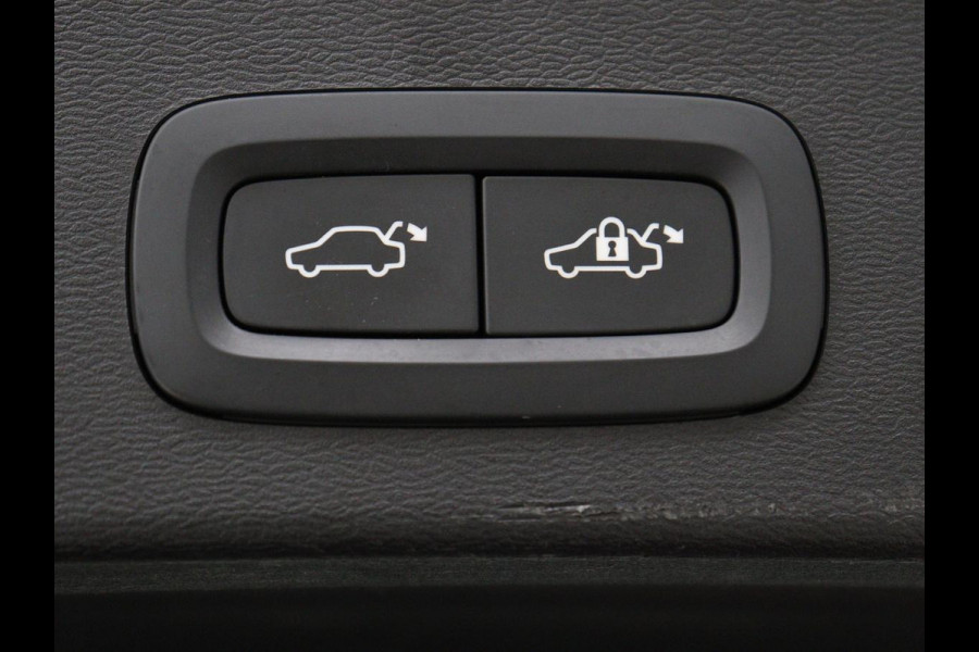 Volvo XC40 1.5 T2 Business Pro | 1e eigenaar | Trekhaak | Carplay | Navigatie | Adaptive cruise | Side Assist | Full LED | Climate control | Keyless | Parkeerhulp | Bluetooth | 19'' lichtmetalen velgen