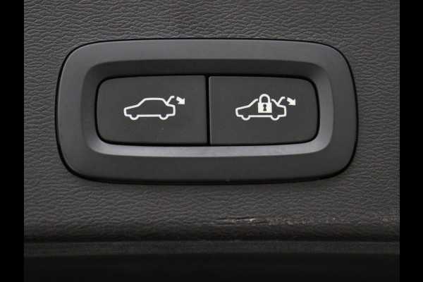Volvo XC40 1.5 T2 Business Pro | 1e eigenaar | Trekhaak | Carplay | Navigatie | Adaptive cruise | Side Assist | Full LED | Climate control | Keyless | Parkeerhulp | Bluetooth | 19'' lichtmetalen velgen