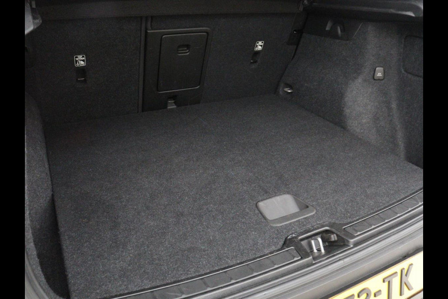 Volvo XC40 1.5 T2 Business Pro | 1e eigenaar | Trekhaak | Carplay | Navigatie | Adaptive cruise | Side Assist | Full LED | Climate control | Keyless | Parkeerhulp | Bluetooth | 19'' lichtmetalen velgen