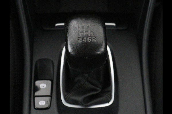 Volvo XC40 1.5 T2 Business Pro | 1e eigenaar | Trekhaak | Carplay | Navigatie | Adaptive cruise | Side Assist | Full LED | Climate control | Keyless | Parkeerhulp | Bluetooth | 19'' lichtmetalen velgen