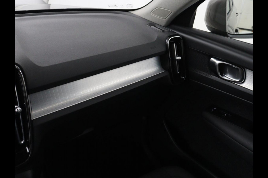 Volvo XC40 1.5 T2 Business Pro | 1e eigenaar | Trekhaak | Carplay | Navigatie | Adaptive cruise | Side Assist | Full LED | Climate control | Keyless | Parkeerhulp | Bluetooth | 19'' lichtmetalen velgen