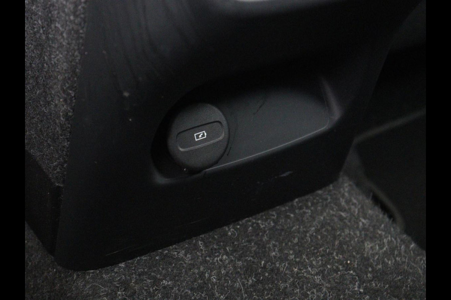 Volvo XC40 1.5 T2 Business Pro | 1e eigenaar | Trekhaak | Carplay | Navigatie | Adaptive cruise | Side Assist | Full LED | Climate control | Keyless | Parkeerhulp | Bluetooth | 19'' lichtmetalen velgen
