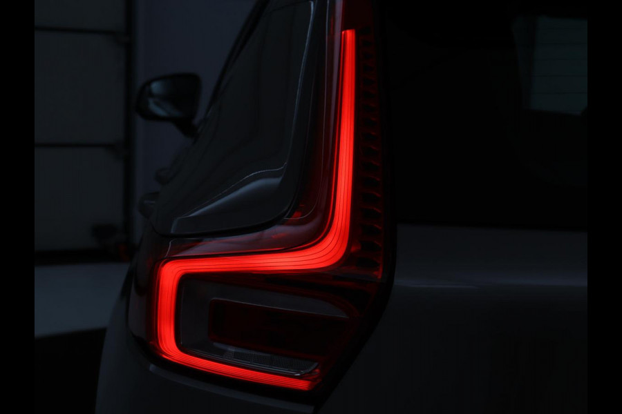 Volvo XC40 1.5 T2 Business Pro | 1e eigenaar | Trekhaak | Carplay | Navigatie | Adaptive cruise | Side Assist | Full LED | Climate control | Keyless | Parkeerhulp | Bluetooth | 19'' lichtmetalen velgen
