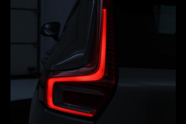 Volvo XC40 1.5 T2 Business Pro | 1e eigenaar | Trekhaak | Carplay | Navigatie | Adaptive cruise | Side Assist | Full LED | Climate control | Keyless | Parkeerhulp | Bluetooth | 19'' lichtmetalen velgen