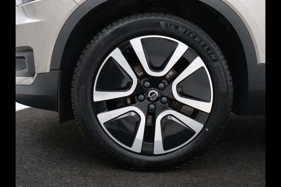 Volvo XC40 1.5 T2 Business Pro | 1e eigenaar | Trekhaak | Carplay | Navigatie | Adaptive cruise | Side Assist | Full LED | Climate control | Keyless | Parkeerhulp | Bluetooth | 19'' lichtmetalen velgen