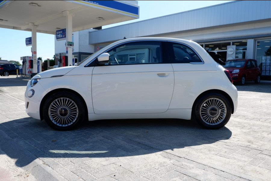 Fiat 500C 42 kWh ICON / INCL 12mnd BOVAG / Apple carplay / Camera / Stoelverwarming