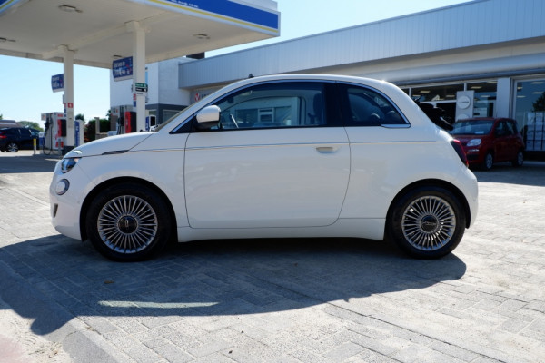 Fiat 500C 42 kWh ICON / INCL 12mnd BOVAG / Apple carplay / Camera / Stoelverwarming