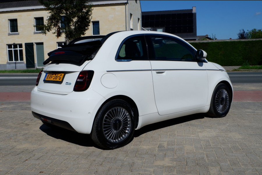 Fiat 500C 42 kWh ICON / INCL 12mnd BOVAG / Apple carplay / Camera / Stoelverwarming
