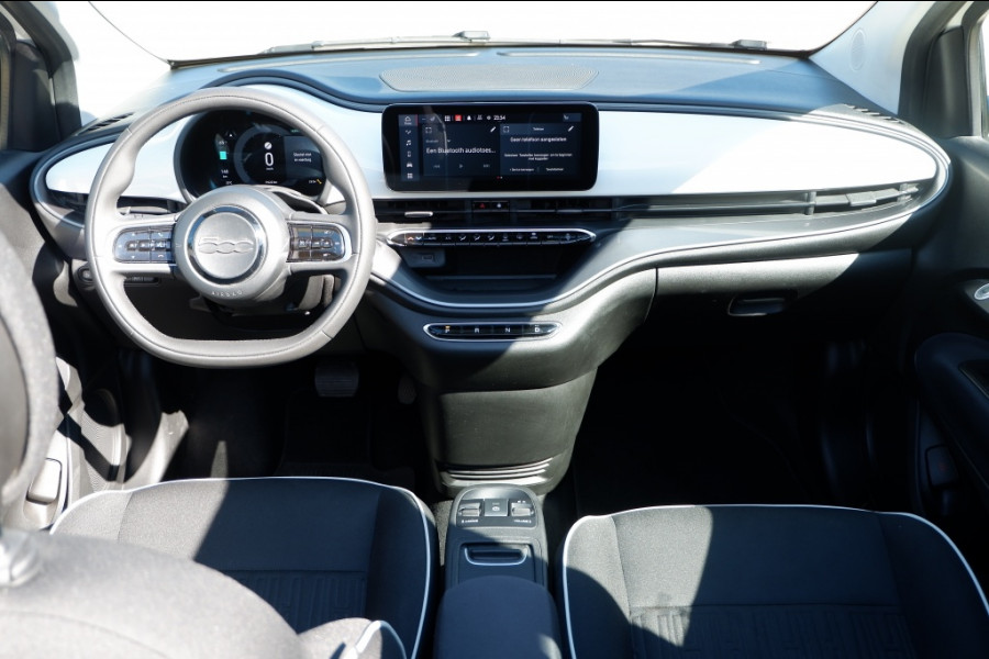 Fiat 500C 42 kWh ICON / INCL 12mnd BOVAG / Apple carplay / Camera / Stoelverwarming