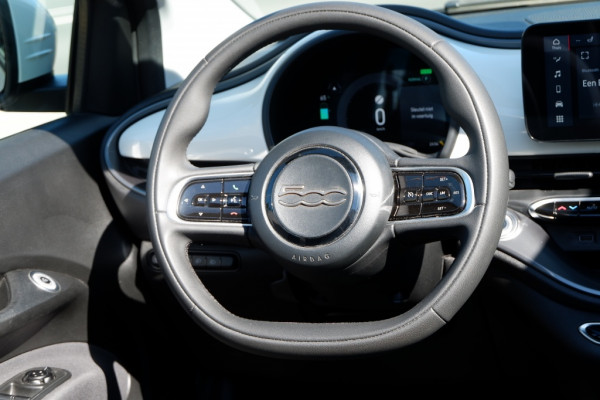 Fiat 500C 42 kWh ICON / INCL 12mnd BOVAG / Apple carplay / Camera / Stoelverwarming