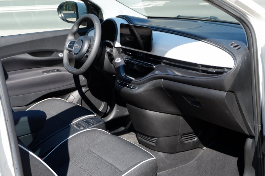 Fiat 500C 42 kWh ICON / INCL 12mnd BOVAG / Apple carplay / Camera / Stoelverwarming