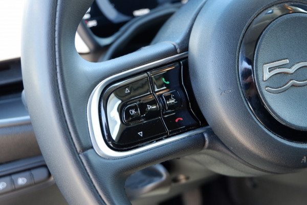 Fiat 500C 42 kWh ICON / INCL 12mnd BOVAG / Apple carplay / Camera / Stoelverwarming