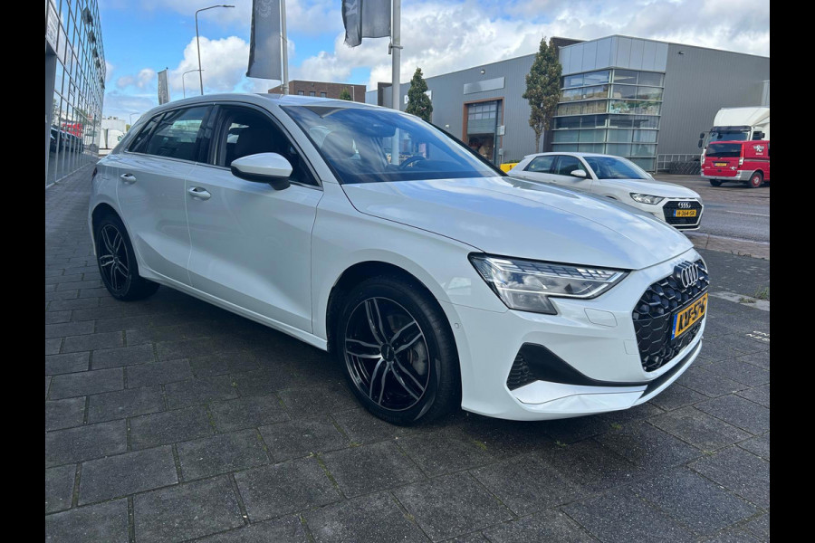 Audi A3 SPORTBACK 30 TFSI Advanced edition Facelift Model