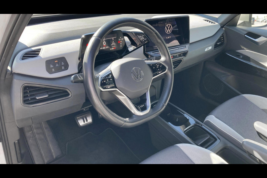 Volkswagen ID.3 First Plus 58 kWh 204pk SOH 91% Camera | Stoelverwarming | Acc | IQ Light