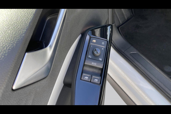 Volkswagen ID.3 First Plus 58 kWh 204pk SOH 91% Camera | Stoelverwarming | Acc | IQ Light