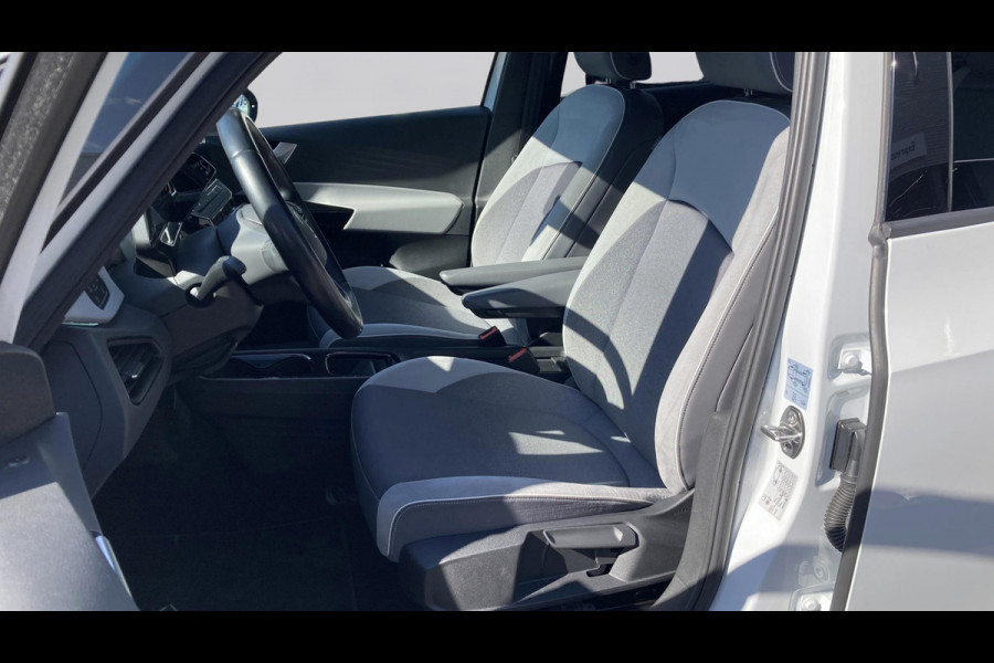 Volkswagen ID.3 First Plus 58 kWh 204pk SOH 91% Camera | Stoelverwarming | Acc | IQ Light