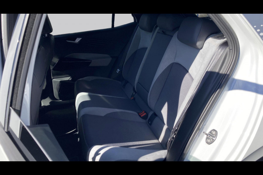 Volkswagen ID.3 First Plus 58 kWh 204pk SOH 91% Camera | Stoelverwarming | Acc | IQ Light